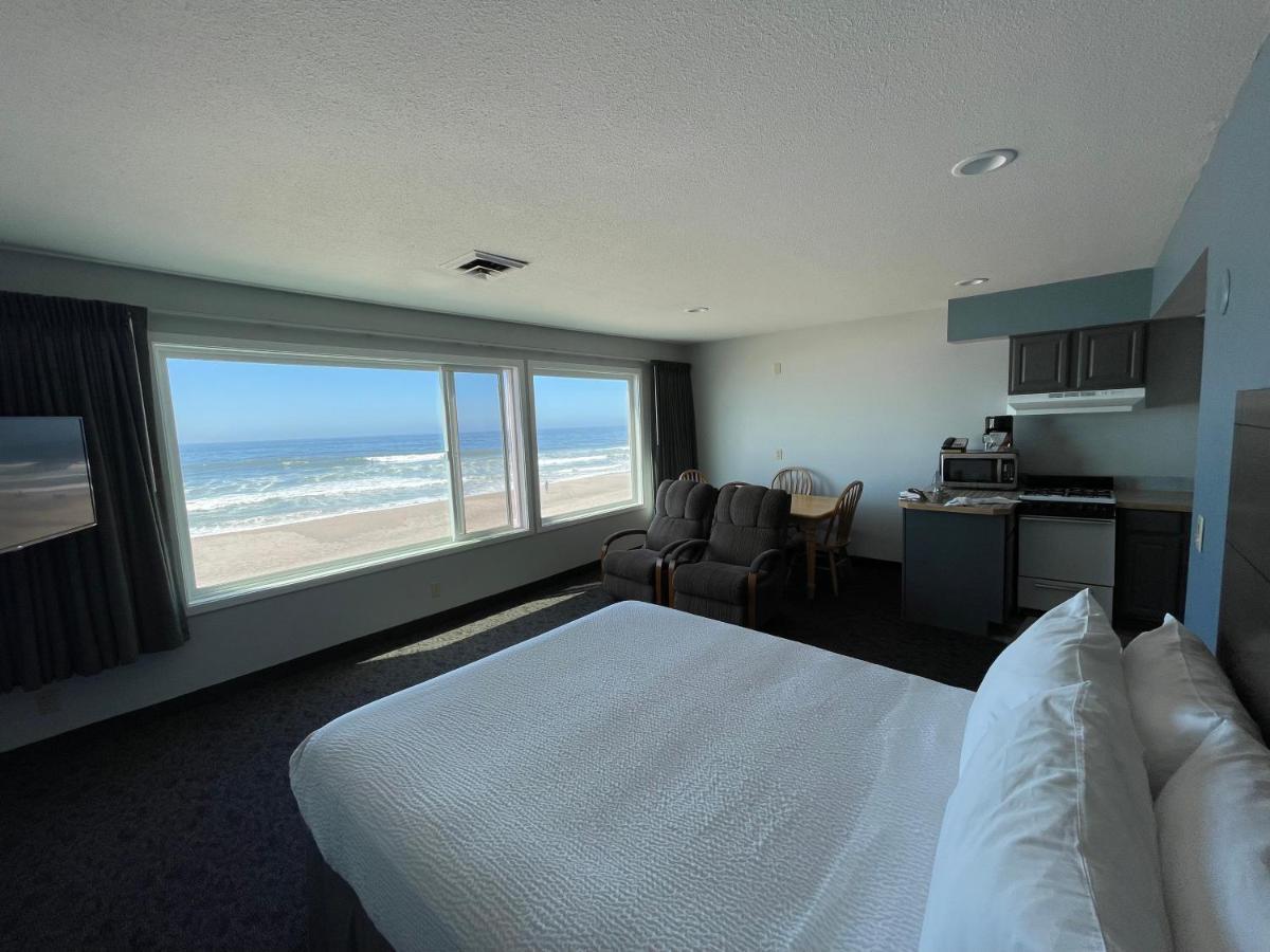 Sandcastle Beachfront Lincoln City Room photo